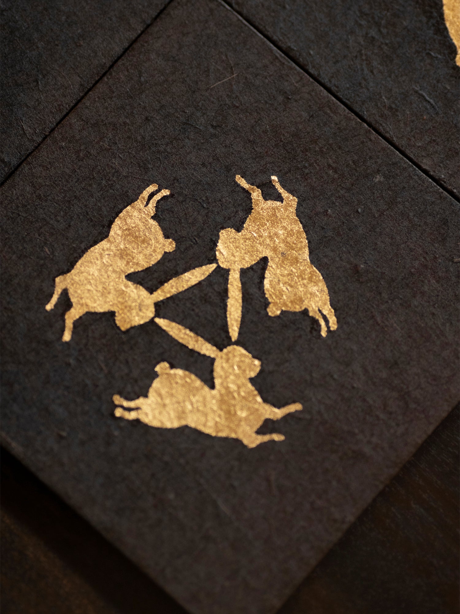 WMS™  Three rabbits sharing ears Zodiac Plate